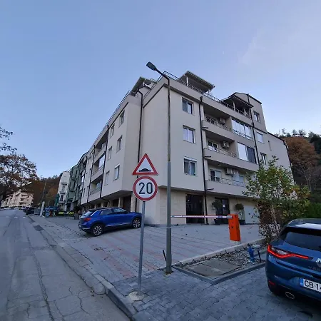 Riverpark Apartment,